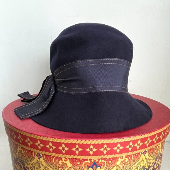 Vintage USA 50s 60s Betmar NY Navy Wool Felt Brim Grosgrain Ribbon Band Hat Boho - Picture 2 of 5